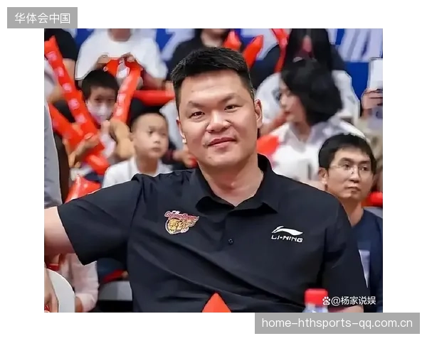 朱芳雨现身周鹏：迎回归的力量，重塑品牌新生之旅